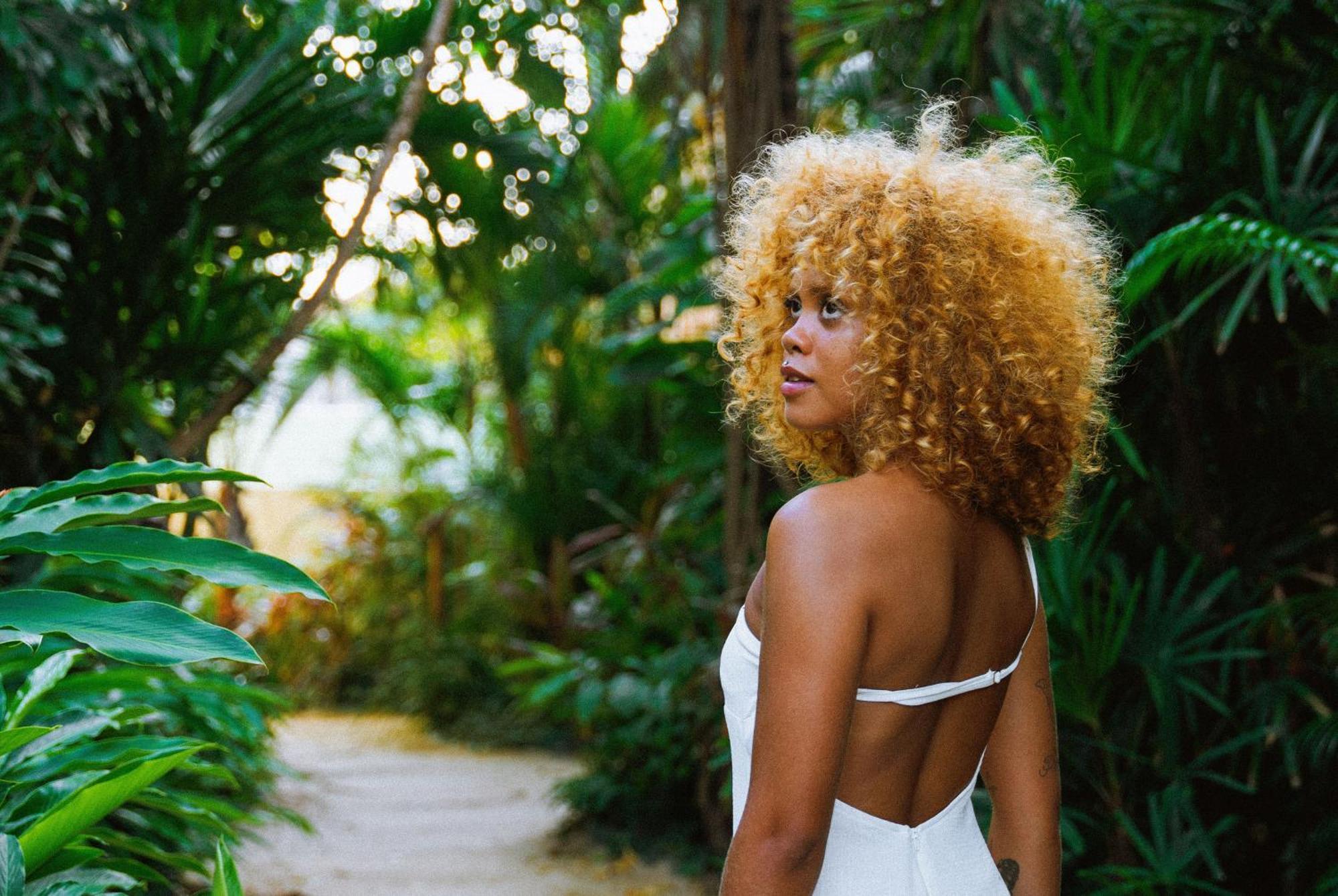 Café Jeri Hotel Jijoca de Jericoacoara Kültér fotó A woman with a blonde afro